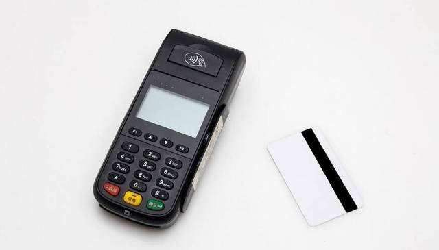 只用身份證、銀行卡的個人pos機怎么辦理？